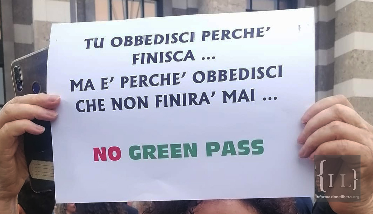 #GreenPass: le piazze di tutta Italia dicono NO. E l'EMA aggiorna i dati sulle reazioni avverse: +862 decessi